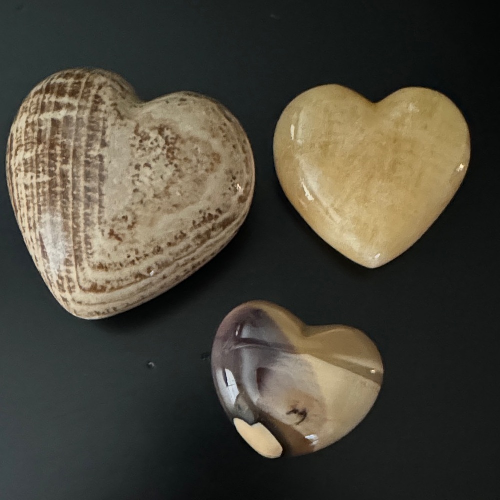 Source Unknown Heart-Shaped Stone Decor Set - Brown and Cream